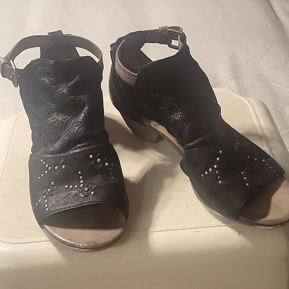 Women's sandals